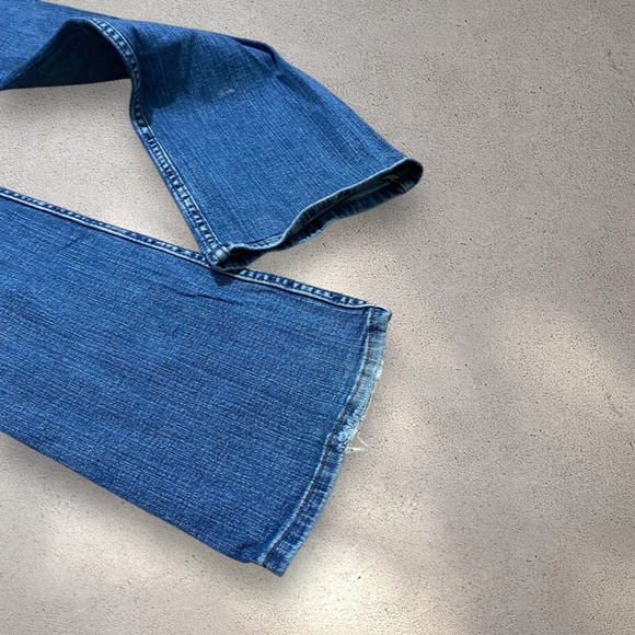 Levi's 526 Mid Rise Slender Boot Jeans - Picture 6 of 7